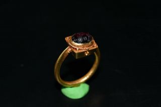 Ancient Roman Gold finger ring with Garnet stone Intaglio weighing 5.  1 G 2