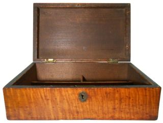 Rare Early 19th C American Antique Tiger Maple/flame Mahogany Sm Box W/brass Key