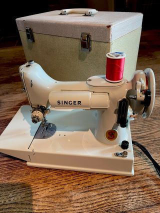 Portable Singer Sewing Machine Vintage White Featherweight Model 221 With Case