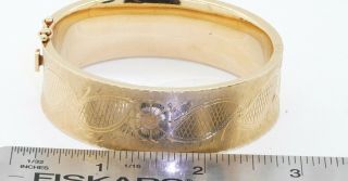 Vintage heavy 14K gold 20.  5mm wide florentine floral hinged bangle bracelet 3