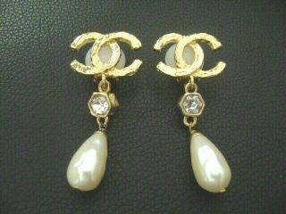 Auth Chanel Vintage Crystal W/ Oval Pearl Dangling Long Clip Earring