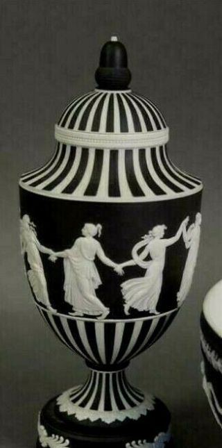 Vtg.  Lg 10 " Wedgwood Black Jasperware Dancing Hours Urn Vase W/lid Finial