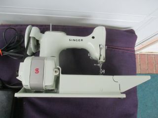 Portable Singer sewing machine Vintage white featherweight model 221 with case 2