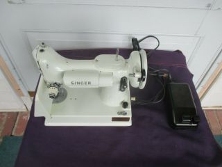 Portable Singer sewing machine Vintage white featherweight model 221 with case 6