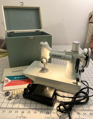 Vintage Singer Featherweight 221 K Sewing Machine With Portable Carrying Case