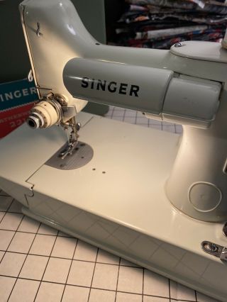 Vintage Singer Featherweight 221 K Sewing Machine with Portable Carrying Case 4