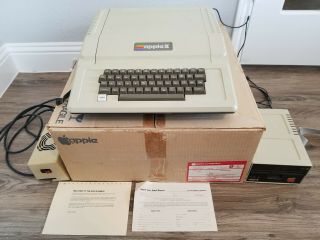 Vintage Apple Ii Computer A2s2064 W/ Disk Ii Drive A2m0003 - Box