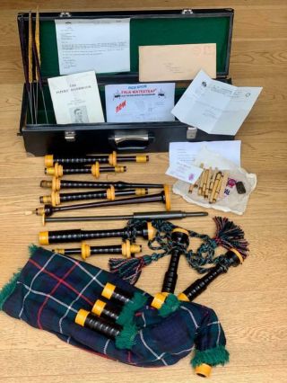 Vintage Set Of Turned Wood & Catalin Bagpipes By R.  G.  Hardie & Co Of Glasgow.