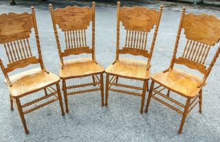 Vintage Round Oak Dining Table Set & 4 Matching Carved Spindle Back Chairs 2