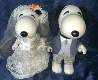 Peanuts Snoopy & Belle 1966 United Feature Syndicate Figure Bride & Groom