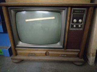 Vintage Antique Sylvania Television Tv Wood Brown Console