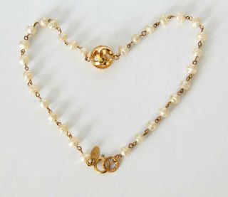 Auth Chanel Vintage Faux Pearl Cc Pendant Gold Tone Necklace/choker