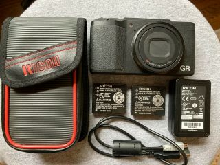 Ricoh Gr 16.  2mp Digital Camera - Black Usa Seller W/ Vintage Case & 2 Batteries