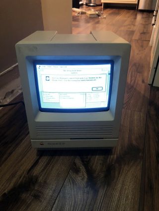 Vintage Apple Macintosh Se/30 Computer M5119 Powers On - Great Shape