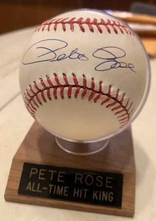 Autographed/hof’er - Cincinnati Reds - Pete Rose - Signed Mlb Baseball - With