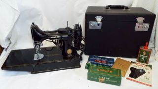 Vintage 1950s Singer Model 221 Featherweight Sewing Machine - - W/ Case