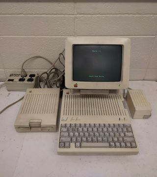 Vintage Apple Iic A2s4100,  Keyboard,  Monitor,  Power Supply,  And Stand (p1.  C