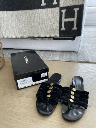 Vintage Chanel Cc Black Suede Thong Slide Sandals Shoes 39.  5 9.  5 Zipper Pull Box