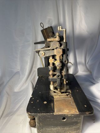 Barn Find Union Special Vintage sewing machine Model 9500 GZ 4