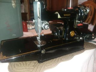 Vintage Singer Sewing Machine 221 - 1 American Featherweight