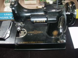 Vintage Singer Featherweight 221 Sewing Machine AM178448 with MANY Accessories 3