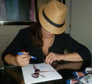 Gina Carano Signed 8x10 Photo BAS Beckett UFC StrikeForce Picture Autograph 2