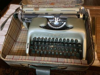 Voss Vintage German Typewriter In Plaid Case.  Case Does Not Zip.  Italic Font.