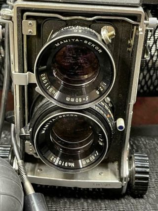 Vintage MAMIYA C220 Film Camera w/ & & LOOKS GREAT 2