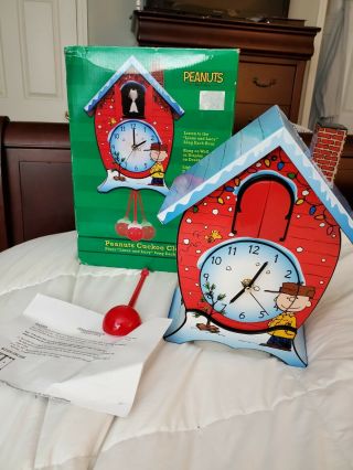 Peanuts Charlie Brown & Snoopy Xmas Musical Cuckoo Clock Plays Linus & Lucy Song