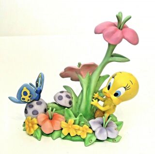 Warner Brothers Tweety Bird Collectible 1999 Figurine Flowers & Butterfly 9 " X 8 "