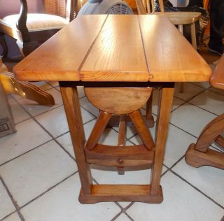 Mid Century Solid Oak Wagon Wheel End Table / Side Table (t193)