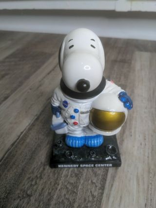 Kennedy Space Center Peanuts Snoopy Astronaut Nasa Spacesuit Figure Rare