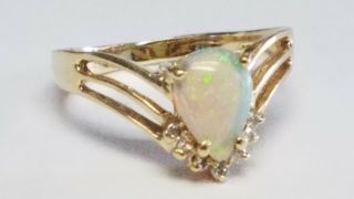 Vintage Solid 14 K Gold Natural Opal And Diamonds Ring Size 6.  5