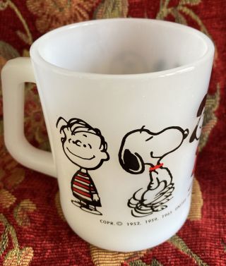 Vintage 1965 Peanuts Federal Milk Glass Mug Snoopy Charlie Brown Linus Lucy Cool