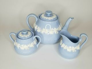 Vtg Wedgewood Etruria Barlaston Embossed Queensware Blue Tea Pot Creamer Sugar 2