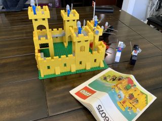 LEGO Castle 6075 Rare,  W/ Box & Instructions.  Missing Mini figs.  Good Shape 6