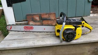 VINTAGE COLLECTIBLE MCCULLOCH MAC 10 - 10 AUTOMATIC CHAINSAW WITH 20 