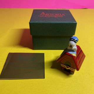 Vintage Peanuts: Artoria Limoges Flying Ace Snoopy Trinket Box / Bg