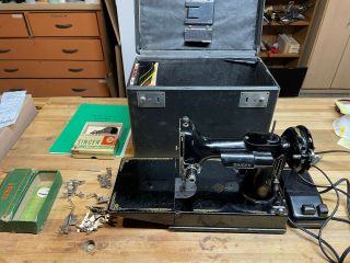 1953 Vintage Singer Featherweight With Case And Accessories