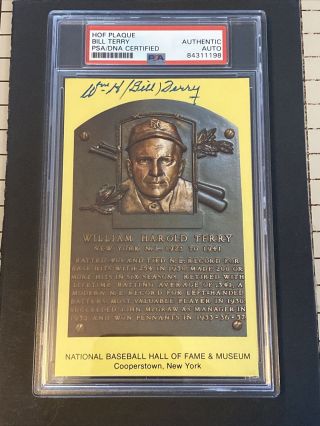 Bill Terry Signed Hof Yellow Plaque Postcard Autographed Giants Psa/dna