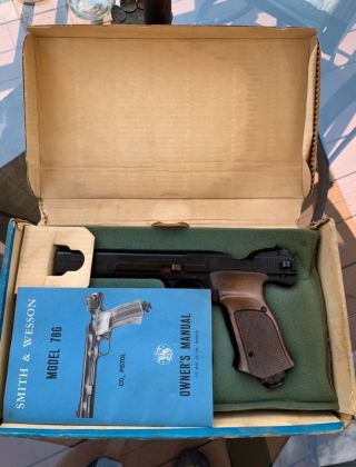 Vintage Smith & Wesson Model 78g.  22 Cal Co2 Air Pistol W Book 1970