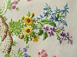 VINTAGE HAND EMBROIDERED TABLECLOTH - EXQUISITE FLOWER CIRCLE/GARDENS/FAIRISTYTCH 2