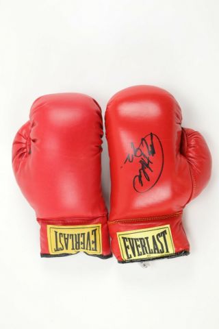 Set of Larry Holmes AUTOGRAPHED Everlast Boxing Gloves JSA Authentic 3
