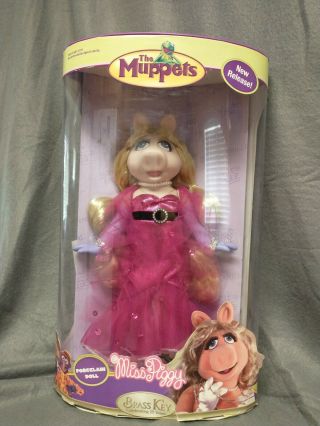 The Muppets Miss Piggy 12 " Porcelain Doll Brass Key 25 Year Celebration