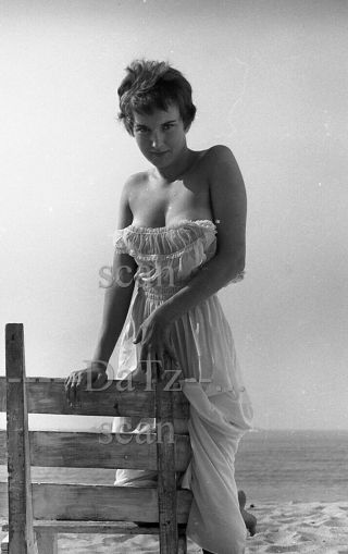 1950s Negative - Sexy Pinup Girl Dixie Hardaker At Beach - Cheesecake T285773
