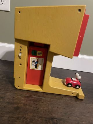 Vintage Snoopy Drive - in Movie Theater 1975 B3559 3