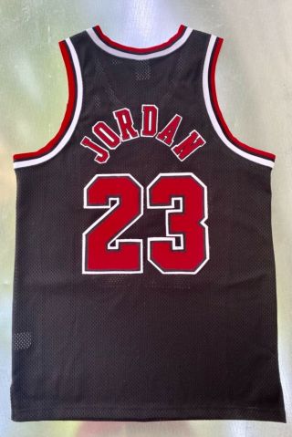 Nike Authentics Michael Jordan 23 Chicago Bulls Black Jersey Size 44 Large 1998