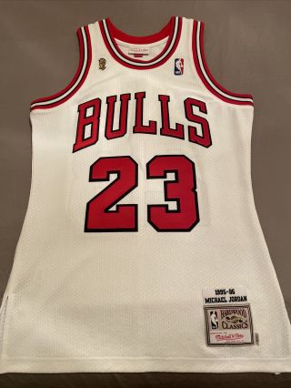Authentic Mitchell & Ness Michael Jordan Chicago Bulls 1995 - 1996 Jersey 36 Small