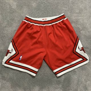 Authentic Mitchell & Ness Chicago Bulls Shorts 1997/1998 Size 44 Men’s Large