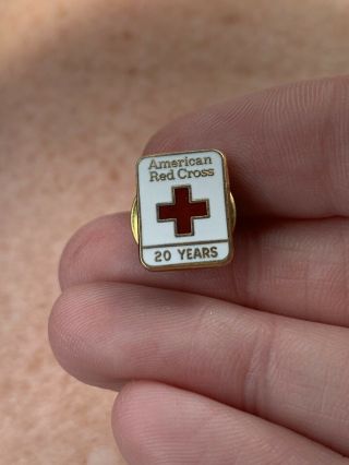 Vintage 20 Years American Red Cross Gold Tone Enamel Lapel Pin (gw6)